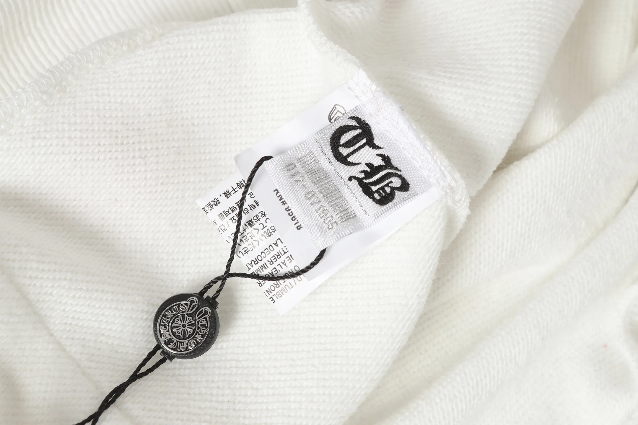P280 #L3190 cross-border model. Those who pursue quality should not place an order. -Chrome Hearts/Chrome Hearts graffiti spoof printed leather cross✝️Hooded sweatshirt - High weight, high density and high quality. The wool is soft, delicate and skin-friendly. It feels soft and silky. It has excellent warmth and skin-friendly properties. M L XL